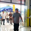 FOTO : Setelah Diresmikan, Bupati Katingan Saiful meninjau Gedung KONI Kabupaten Katingan.