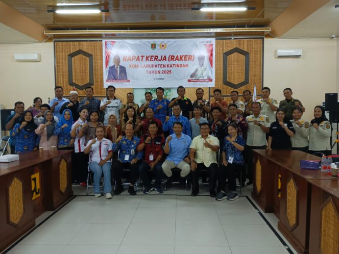 
					FOTO : Pengurus dan Pengcab saat kegiatan Rapat Kerja KONI Kabupaten Katingan.