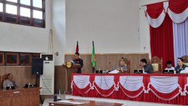 SAMPAIKAN : Juru Bicara Badan Anggaran DPRD Kabupaten Gumas Espriadi menyampaikan laporan hasil pembahasan KUA-PPAS tahun 2026, serta rancangan KUA-PPAS Perubahan tahun 2025, pada rapat paripurna ke 11 masa persidangan III tahun sidang 2025, Rabu, 23 Juli 2025.