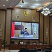FOTO : Tantan Suhaemi, saat menyampaikan pandangan umum fraksi Golkar. 