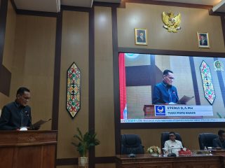 FOTO : Eterly, saat menyampaikan pandangan umum fraksi NasDem.
