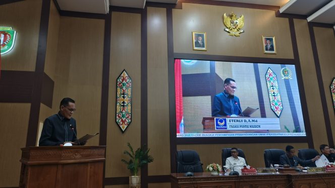 
					FOTO : Eterly, saat menyampaikan pandangan umum fraksi NasDem.
