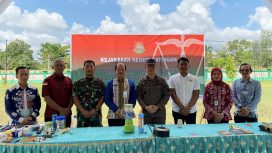 FOTO : Lettu Inf Yudha Agus Pratama, bersama unsur Forkopimda saat pemusnahan barang bukti, di halaman kantor Kejaksaan Negeri Katingan.