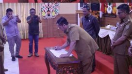 FOTO : Suasana penandatangan kesepakatan bersama Pemerintah dan pihak terkait lainnya untuk menjaga kelestarian alam.