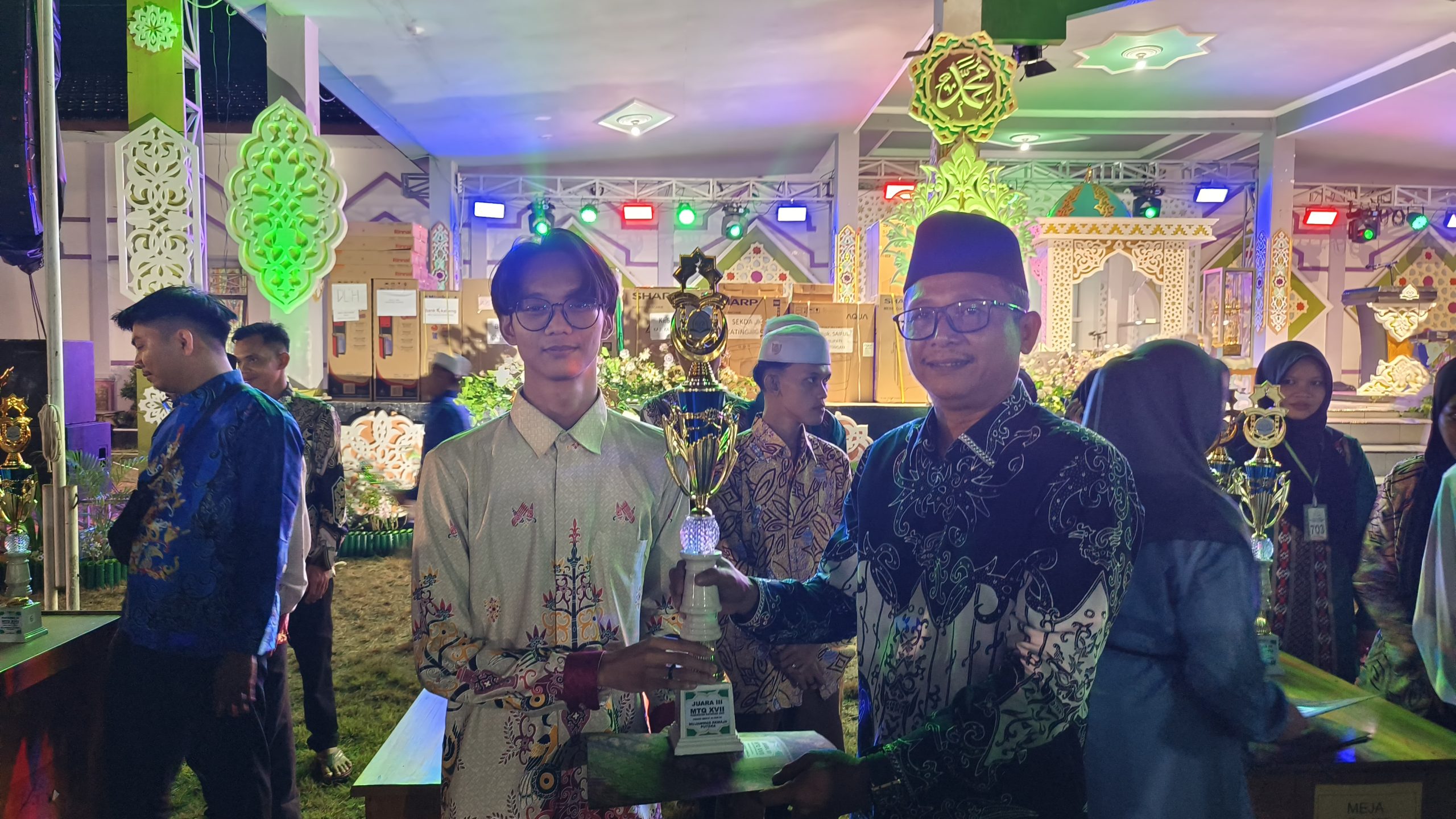 FOTO : Suasana penutupan MTQ ke XVII saat Wakil Ketua II DPRD Katingan ikuti hadir.
