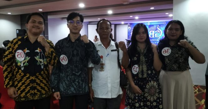 
					FOTO : Kepala Disbudporapar Katingan saat hadir langsung menyaksikan proses seleksi.