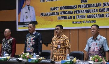 FOTO : Pj Sekda Katingan saat buka rapat Pimpinan Tepra dan Rakordal, di aula Bappedalitbang Katingan.