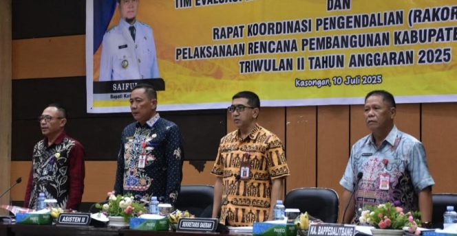 
					FOTO : Pj Sekda Katingan saat buka rapat Pimpinan Tepra dan Rakordal, di aula Bappedalitbang Katingan.