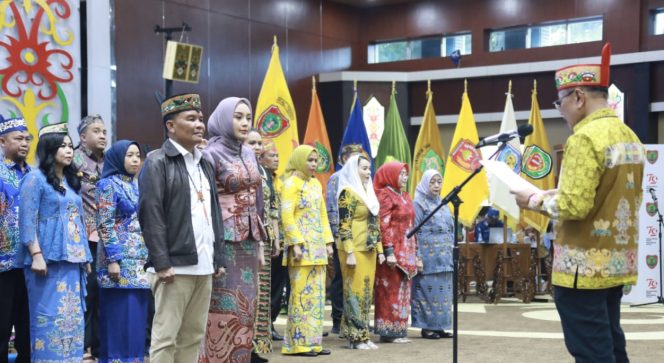 
					FOTO : Suasana pelantikan Ayah dan Bunda Generasi Berencana, di Aula Jayang Tingang, Kantor Gubernur Kalimantan Tengah.
