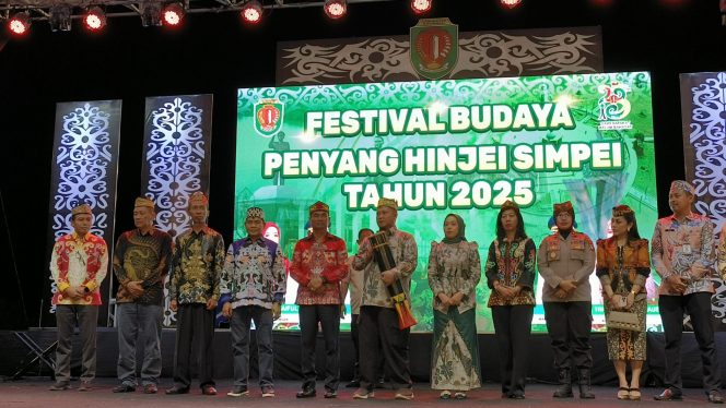 
					FOTO : Bupati Katingan Saiful beserta Forkopimda dan jajaran saat pembukaan Festival Budaya PHS.