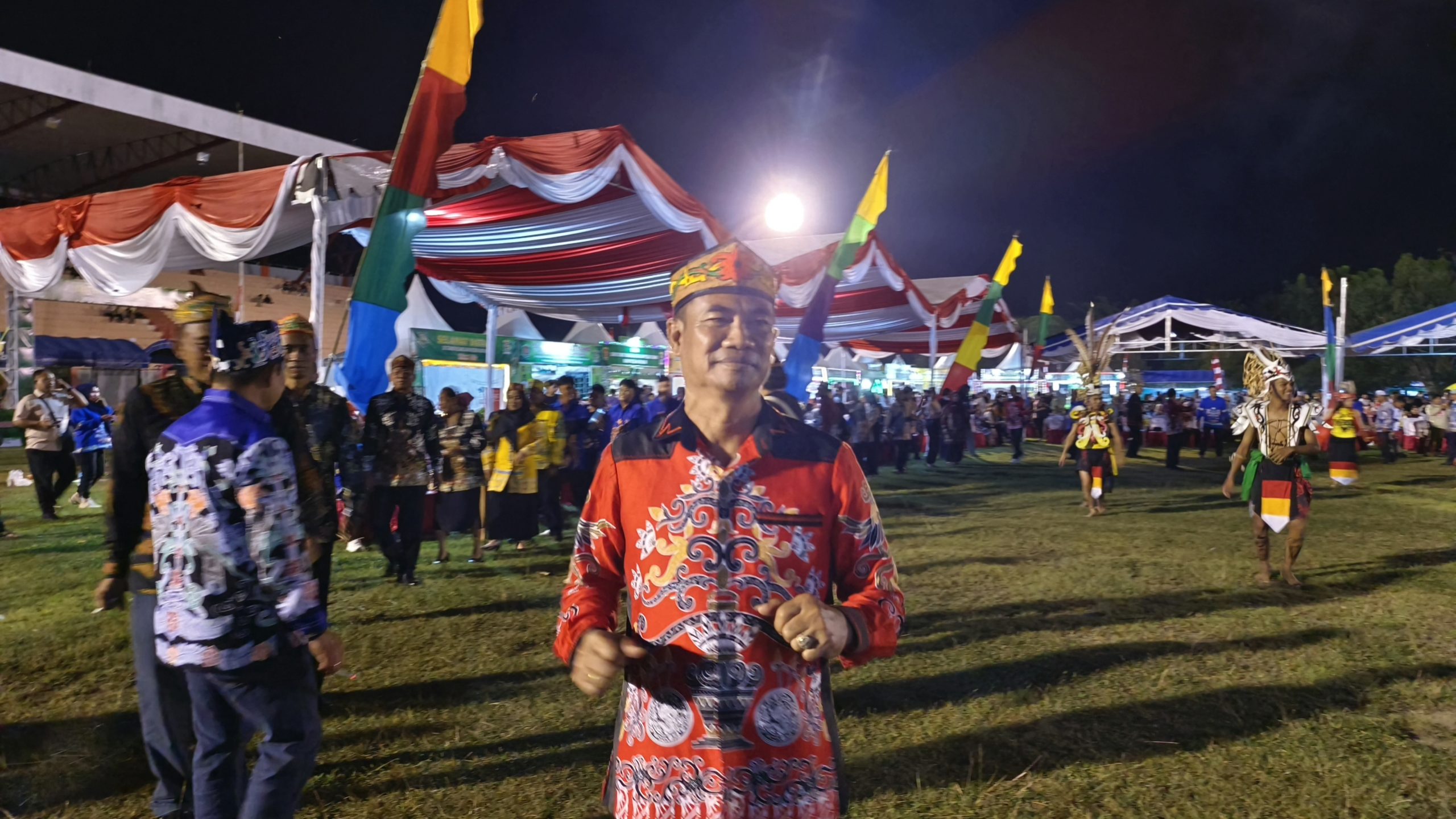 FOTO : Ketua DPRD Katingan saat hadir pembukaan Festival Budaya PHS, di Stadion Sport Center Kota Kasongan.