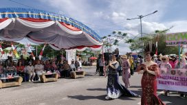 FOTO : Suasana kegiatan Pawai Budaya di Kota Kasongan.