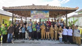 FOTO : Suasana foto bersama Kelurahan Kasongan Baru, Kecamatan Katingan Hilir, Kabupaten Katingan.

