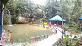 AIR TERJUN : Objek wisata Air Terjun Batu Mahasur yang terletak di Kota Kuala Kurun, menjadi salah satu destinasi wisata bagi masyarakat.
