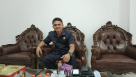 FOTO : Ketua DPRD Kabupaten Gunung Mas Binartha