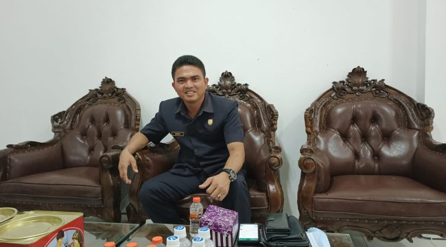 FOTO : Ketua DPRD Kabupaten Gunung Mas Binartha
