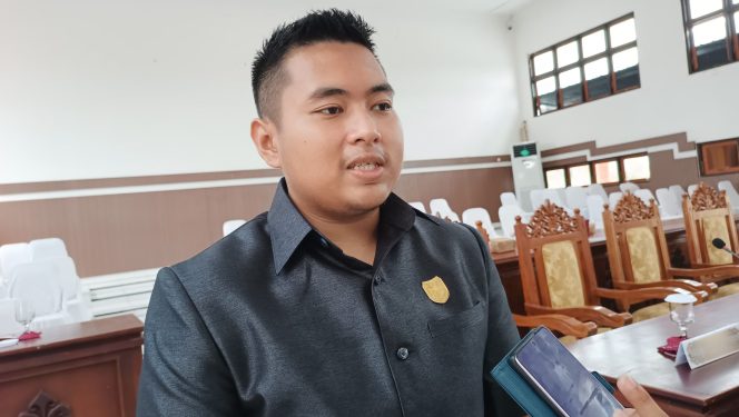 
					FOTO : Anggota DPRD Kabupaten Gunung Mas Indra H Kiaji