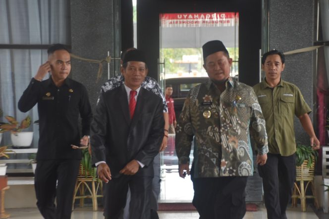 
					FOTO : Bupati Katingan Saiful.