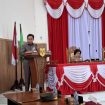 SAMPAIKAN : Juru Bicara Fraksi Partai Golkar DPRD Kabupaten Gumas Herbert Y Asin menyampaikan pandangan umum atas pidato pengantar Bupati terhadap Raperda tentang Perubahan APBD tahun 2025, pada rapat paripurna ke-2 masa persidangan I tahun sidang 2025, Senin, 25 Agustus 2025 siang.