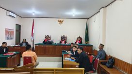 FOTO : Suasana saat jalannya sidang di PN Kasongaan.