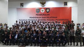 FOTO : Suasana foto bersama Wakil Bupati Firdaus dan jajaran foto bersama dengan peserta Diklat Paskibraka.