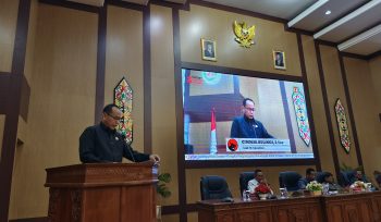 FOTO : Juru bicara fraksi PDI Perjuangan, Gimmak Bulinga.