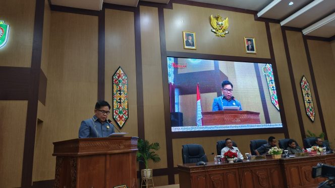 
					FOTO : Anggota DPRD Katingan Icing, saat menyampaikan pendapat akhir fraksi partai Golkar.
