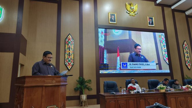 
					FOTO : Fahmi Fauzi, saat menyampaikan pendapat akhir fraksi partai Nasdem.