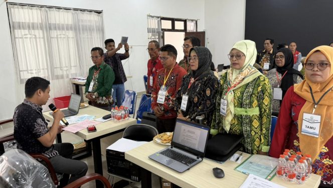 
					FOTO : Suasana saat Puluhan Kepsek di Katingan diperiksa oleh jaksa.