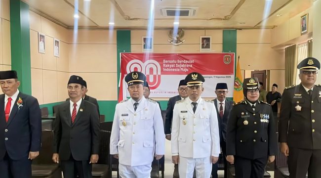 FOTO : Bupati dan Wakil Bupati Katingan serta jajaran saat ikuti upacara HUT RI.