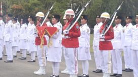FOTO : Suasana upacara penurunan Merah putih pada HUT RI, di halaman kantor Bupati.