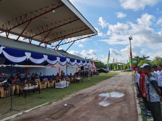 FOTO : Pj Sekda Katingan saat membuka kegiatan turnamen sepak bola, di stadion Sport Center Kasongan.
