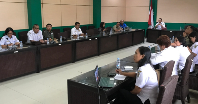 
					FOTO : Suasana pelaksanaan rapat diruang rapat Bupati setempat, dipimpin langsung Plt Staf Ahli Bupati Katingan.
