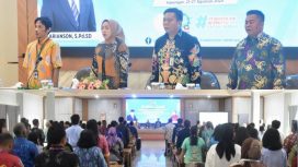 FOTO : Sumiati, Bunda PAUD Katingan saat kegiatan sosialisasi, di aula Dinas Pendidikan setempat.