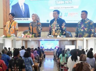 FOTO : Sumiati, Bunda PAUD Katingan saat kegiatan sosialisasi, di aula Dinas Pendidikan setempat.