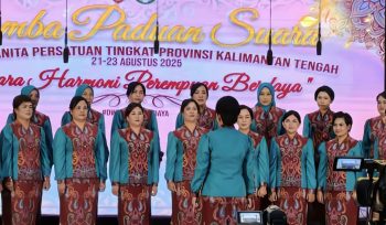 FOTO : Tim DWP Kabupaten Katingan saat tampil lomba paduan suara tingkat Provinsi Kalteng.
