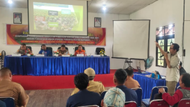 FOTO : Asisten Sustainability PT PEAK, Romu Hadi J. Kusuma, saat penyampaian materi.