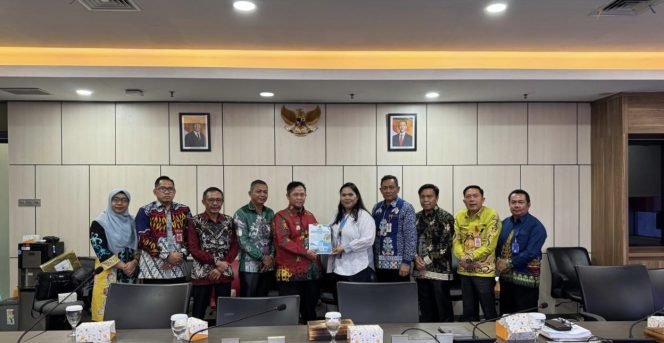 
					FOTO : Bupati Saiful dan jajaran saat pertemuan dengan pihak Kemdikti, Sains dan Teknologi RI di Jakarta.