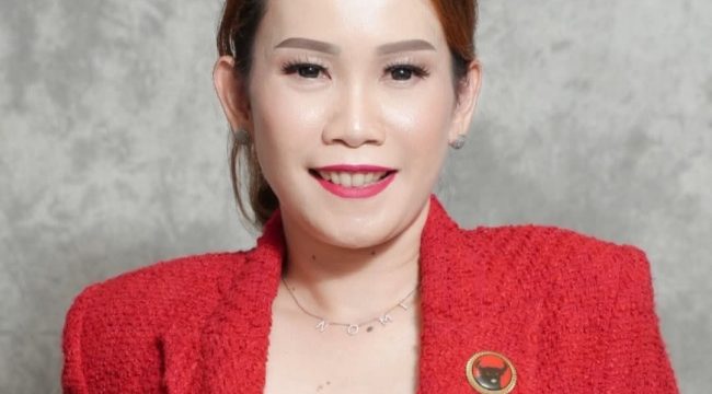 FOTO : Wakil Ketua I DPRD Kabupaten Gunung Mas Nomi Aprilia