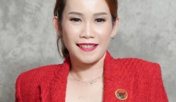 FOTO : Wakil Ketua I DPRD Kabupaten Gunung Mas Nomi Aprilia