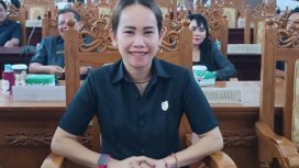 FOTO : Wakil Ketua I DPRD Kabupaten Gunung Mas Nomi Aprilia