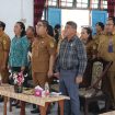 HADIRI : Anggota DPRD Kabupaten Gumas Yulius Agau (ujung kanan) ketika menghadiri musrenbang tingkat kecamatan, di aula kantor Kecamatan Kurun, belum lama ini.
