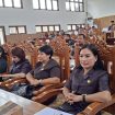 RAPAT PARIPURNA : Juru Bicara Fraksi PDIP DPRD Kabupaten Gumas Elvi Esie (ujung kanan) ketika menghadiri rapat paripurna ke-2 masa persidangan I tahun sidang 2025, Senin, 25 Agustus 2025.