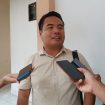 WAWANCARA : Anggota DPRD Kabupaten Gumas Hermanto ketika diwawancarai awak media.