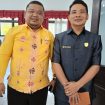 BERSAMA : Anggota DPRD Kabupaten Gumas Herda (kanan) ketika berfoto bersama dengan koleganya Tuah, di kantor DPRD setempat, Jumat, 22 Agustus 2025.