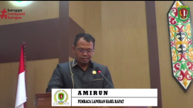 FOTO : Anggota DPRD Katingan, Amirun, yang membacakan laporan (Banggar).