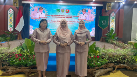 FOTO : Ketua GOW Kabupaten Katingan Tri Windarti dan anggota saat menghadiri pengukuhan Pengurus BKOW Kalteng Masa Bakti 2025–2030.