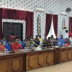 FOTO : Pj Sekda Katingan bersama jajaran saat rapat kerja dengan DPRD.