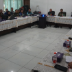 FOTO : Wakil Bupati Katingan, Firdaus, memimpin rapat pembentukan Satgas, Ruang Rapat Disperkimtan Katingan.