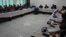 FOTO : Wakil Bupati Katingan, Firdaus, memimpin rapat pembentukan Satgas, Ruang Rapat Disperkimtan Katingan.
